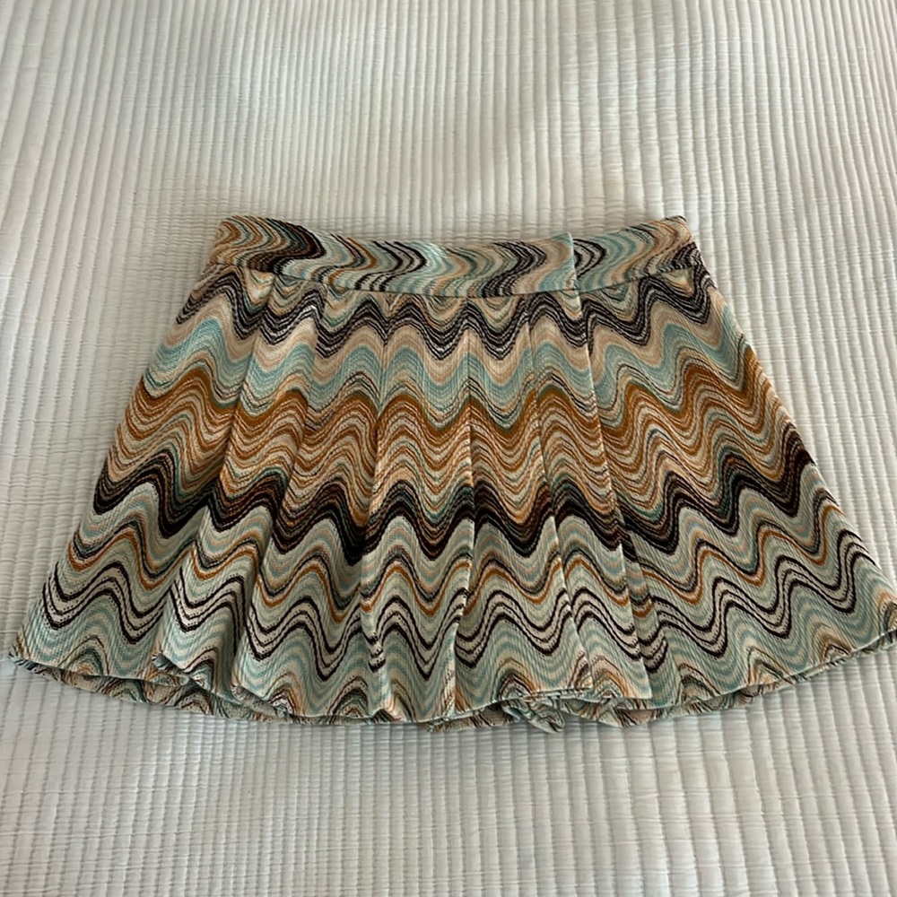 MISSONI vintage 90% wool mini skirt, size 24 waist, adjustable clasp on waist